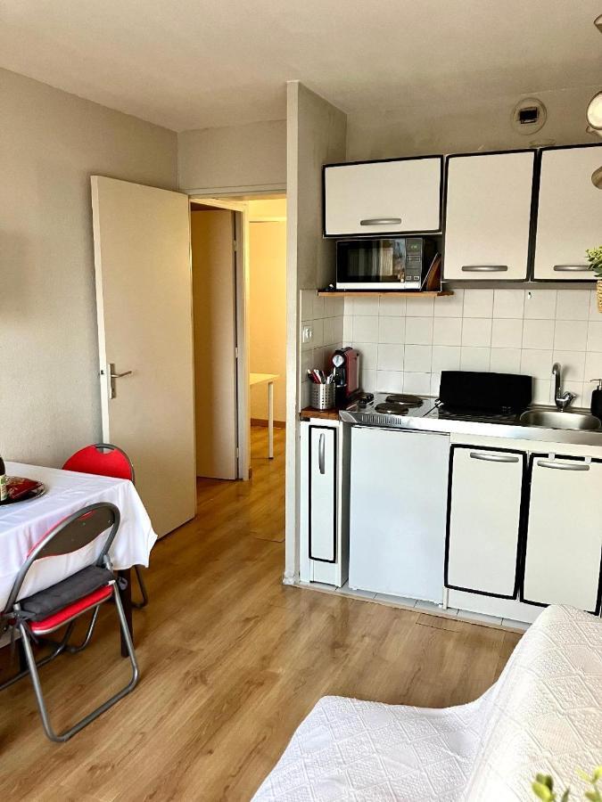 Appartement 2 Pieces En Etage Eleve, Centre-Ville Au Calme, Petite Vue Mer Ница Екстериор снимка